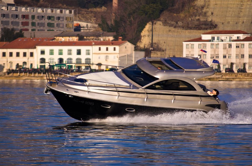 MotorBoat Mirakul 30 Hard Top X 8 Pers.